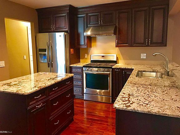3rd image of 38145 Lincolndale Dr
