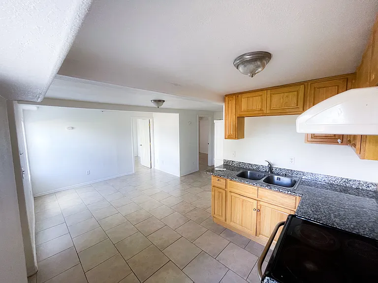 3332 S Holly St — Photo 7
