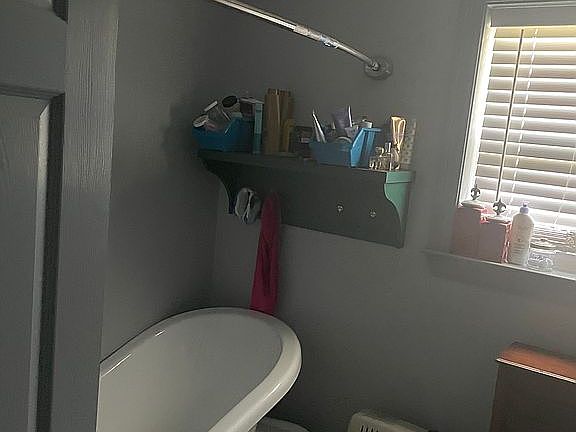Claw foot tub
