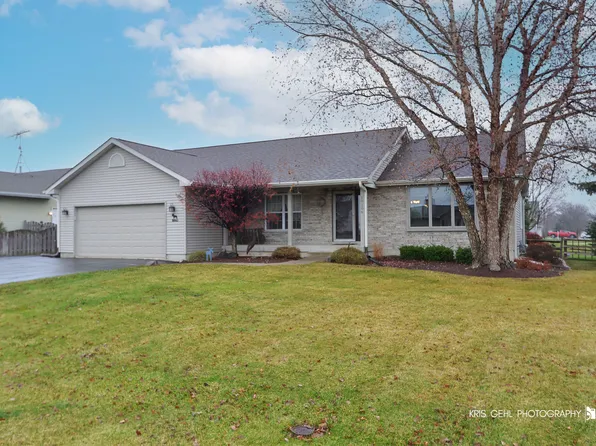 10106 Sharon Ln, Hebron, IL 60034