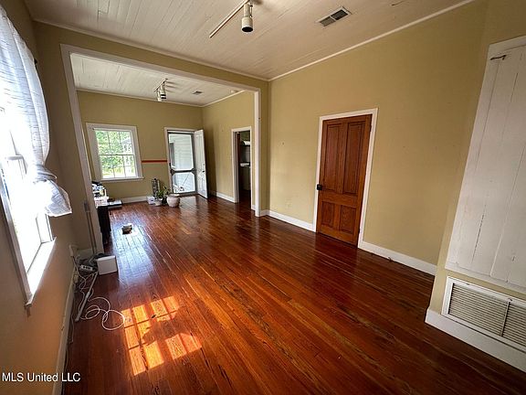 4th image of 509 Washington Ave #B