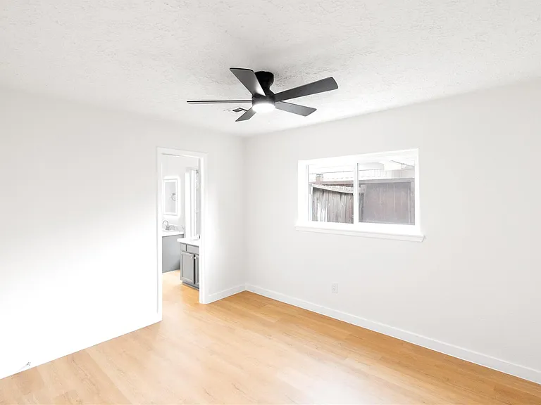 15707 Amapola Dr — Photo 26
