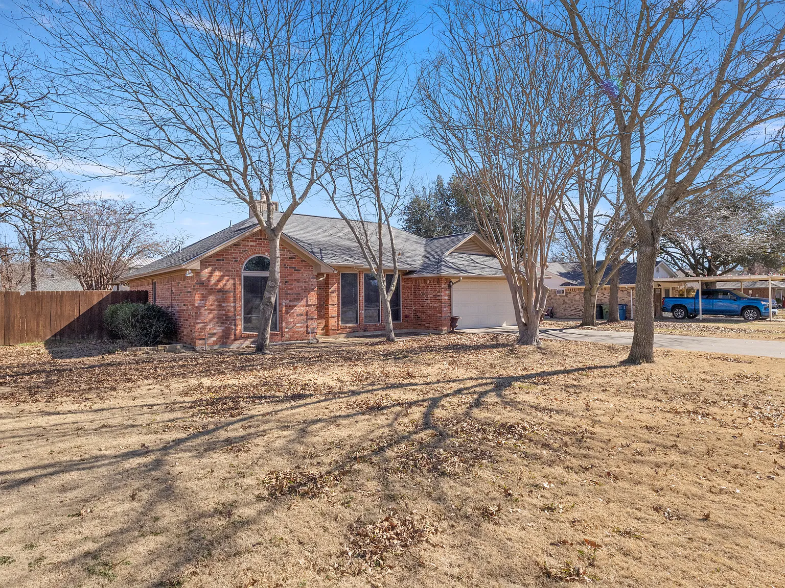 3 bed, 1384 sqft, $2,500 — Photo 2