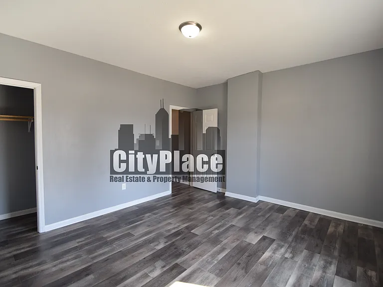 544 W 26th St — Photo 14