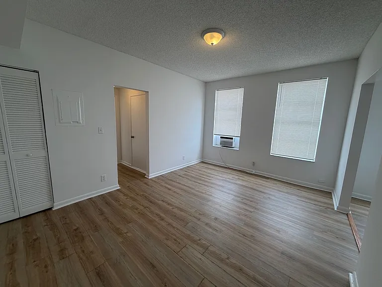 2716 S Dixie Hwy — Photo 11