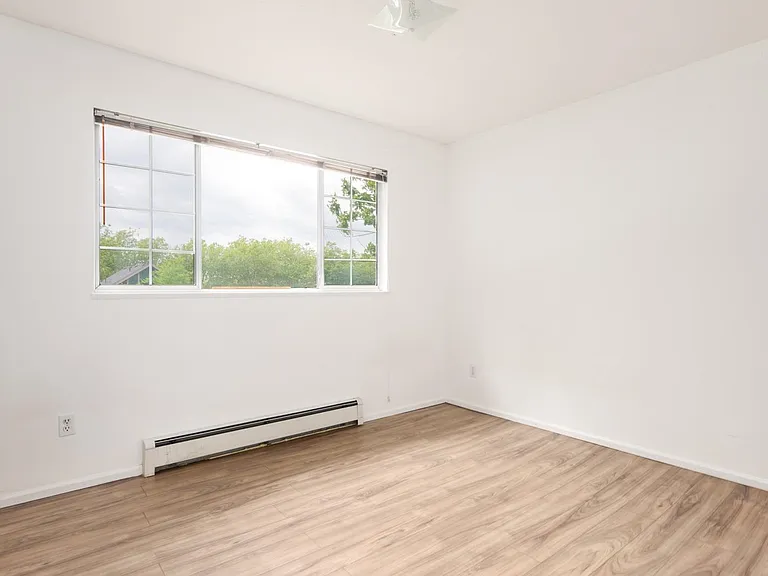 4502 Nanaimo St #MAIN — Photo 7