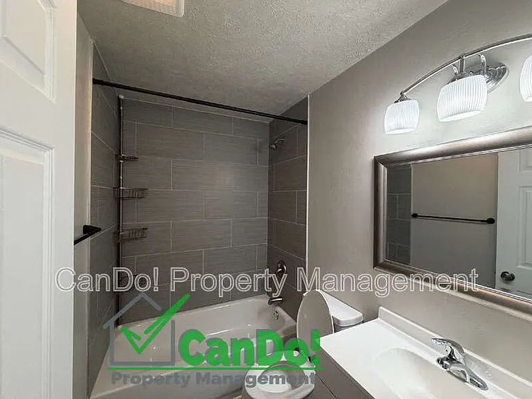 240 Carol Dr #3 — Photo 8