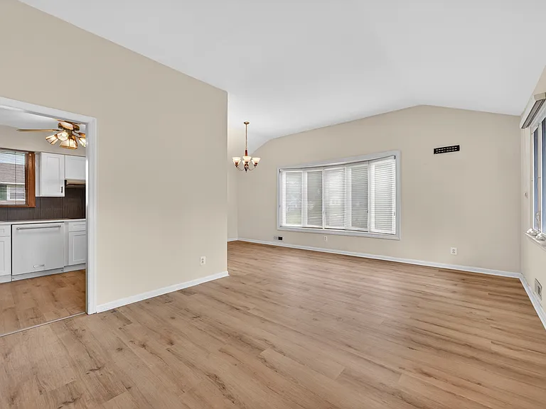 1120 Greenbriar Rd — Photo 12