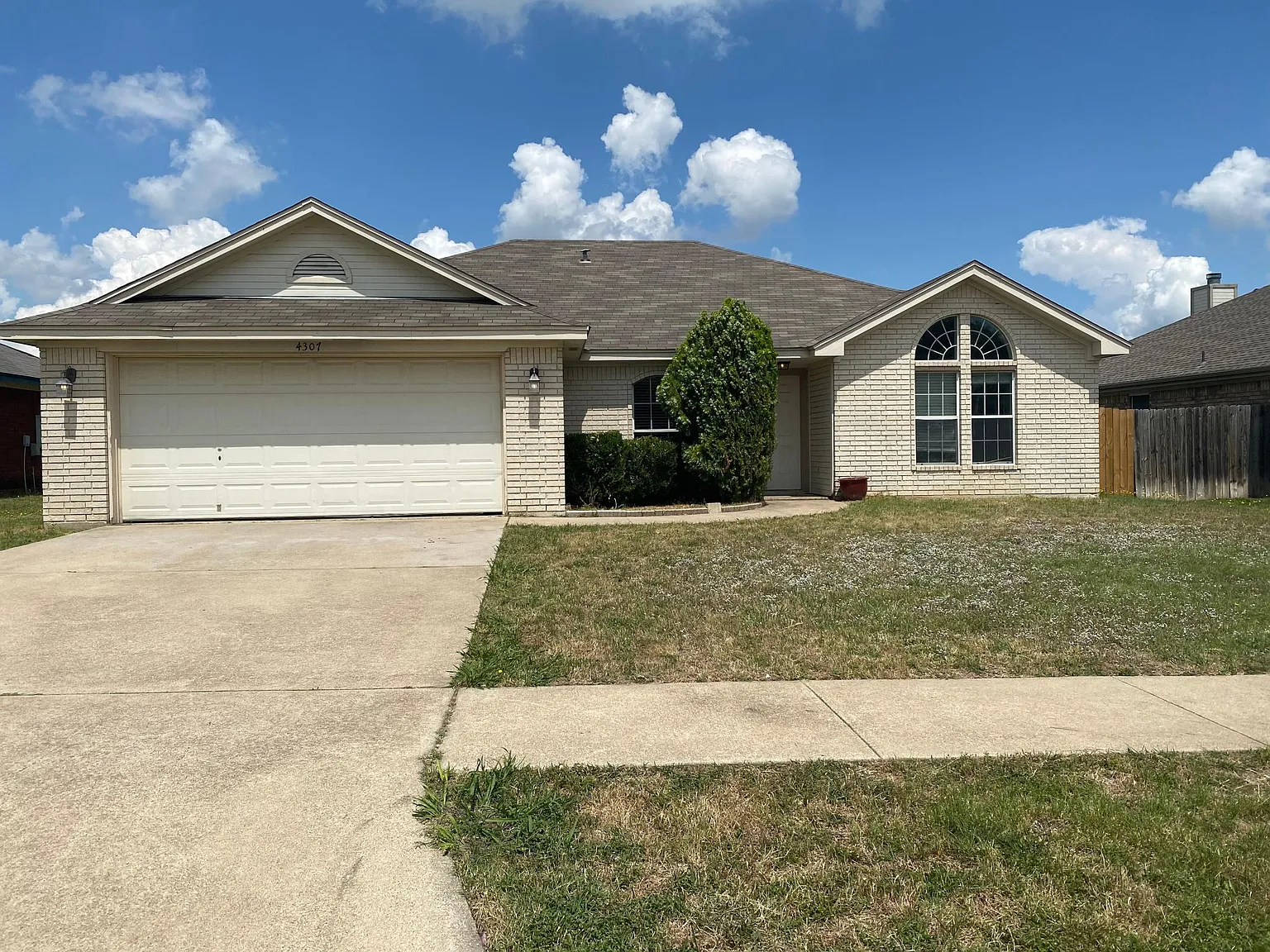 4307 Maggie Dr — Photo 2