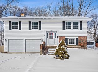 1080 Lancaster Ct, Hoffman Estates, IL 60169