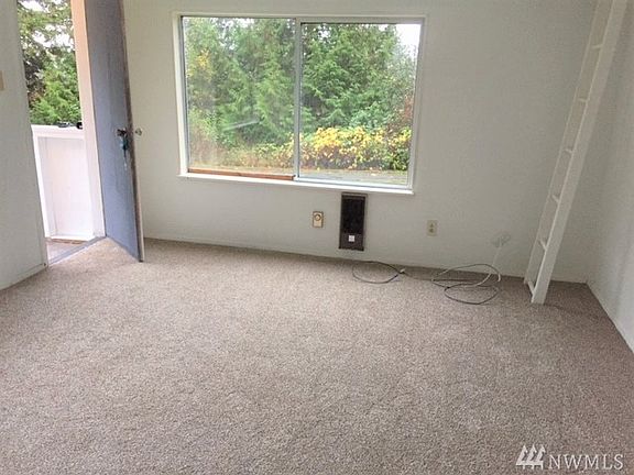 4th image of 16345 Viking Way NW