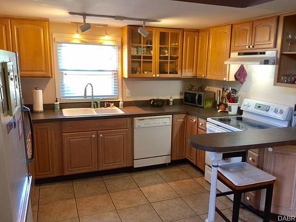 5th image of 3421 Sharon Ave
