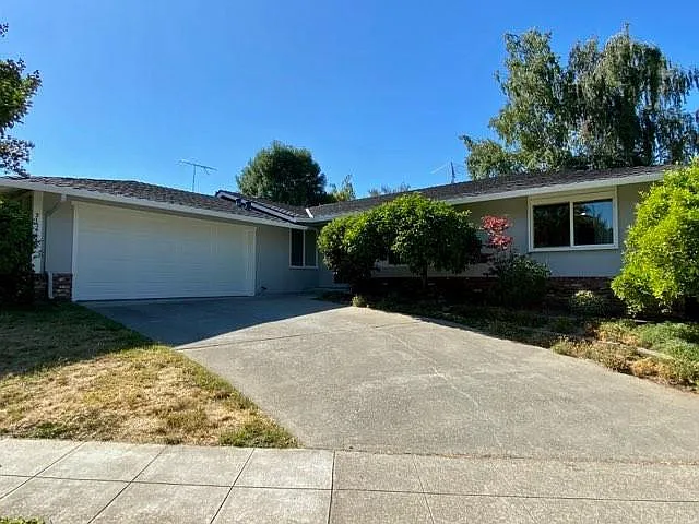 21541 Regnart Rd photo 1