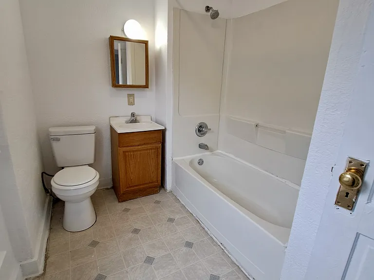 136 Indiana Ave — Photo 9