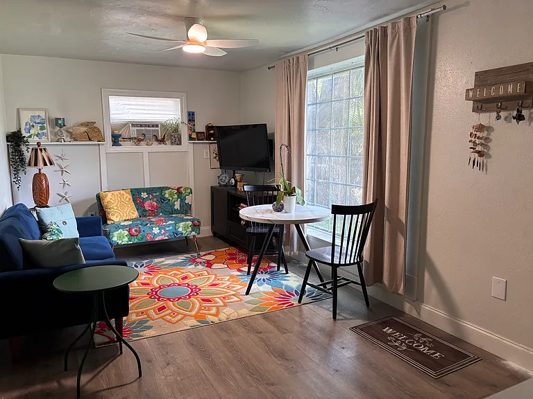 400 Vine Ave — Photo 1