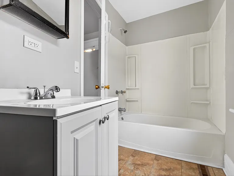 458 Kling St — Photo 16