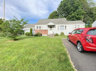 19 Dartmouth Ln, Danbury, CT 06810