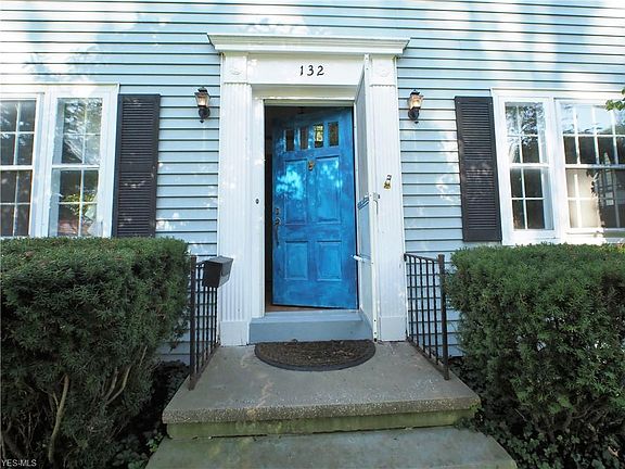 2nd image of 132 Hollywood St