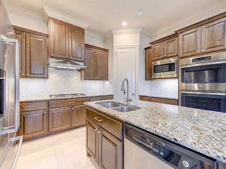 2422 Camden Creek Ln — Photo 5
