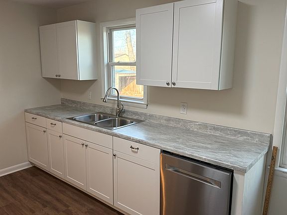 4th image of 1449 Cranberry Rd