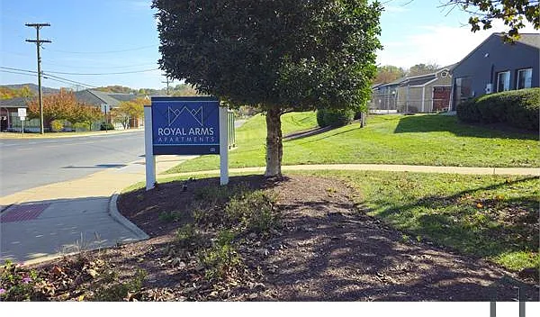3 bed, 1035 sqft, $1,432 — Photo 4