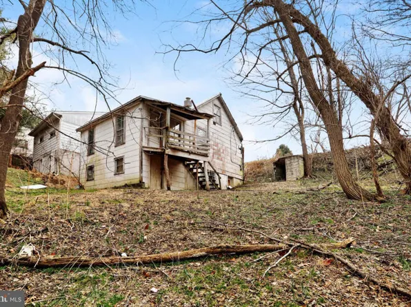 28 Brent St, Hancock, MD 21750