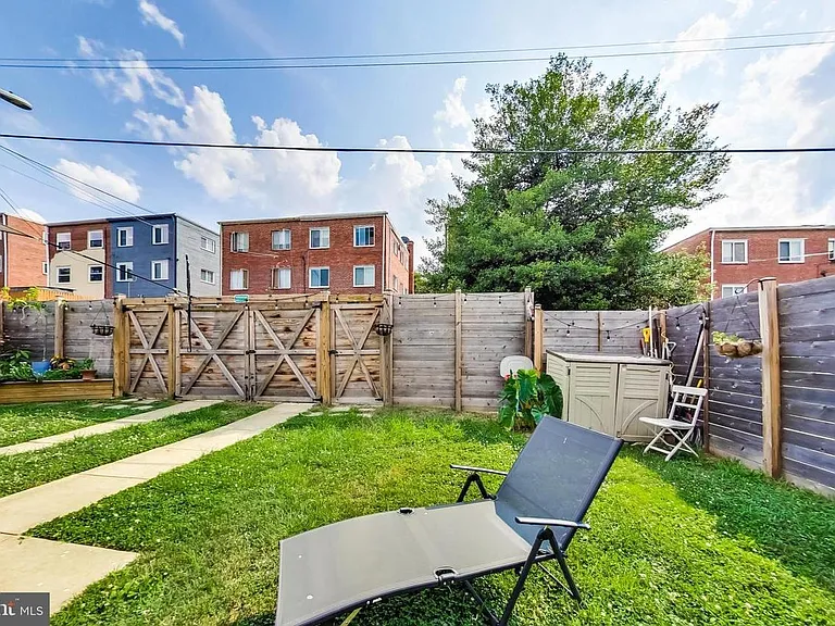 213 Hawaii Ave NE #1 — Photo 4