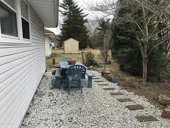 3rd image of 33 Allaire Dr