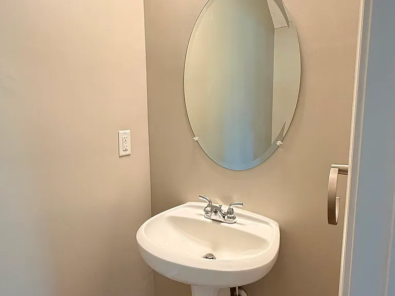 2755 Hollybrook Ln — Photo 11