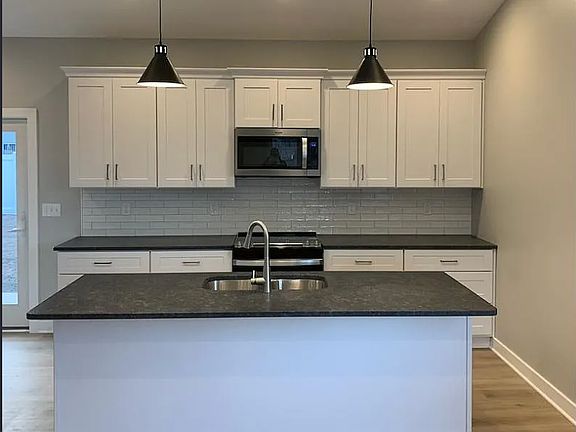 3rd image of 6112 Sequoia Ln