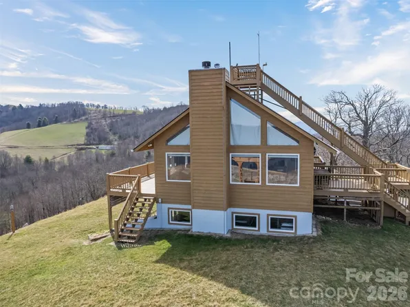1007 Turkey Trot Rd, Clyde, NC 28721