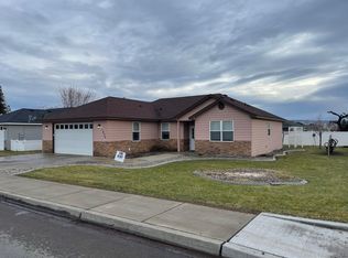 1406 W 5th St, Grandview, WA 98930