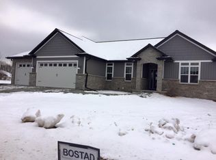 1043 Heyerdahl Heights, Hobart, WI 54155