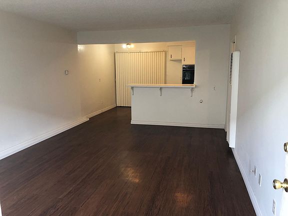 3rd image of 312 E Live Oak St APT 3