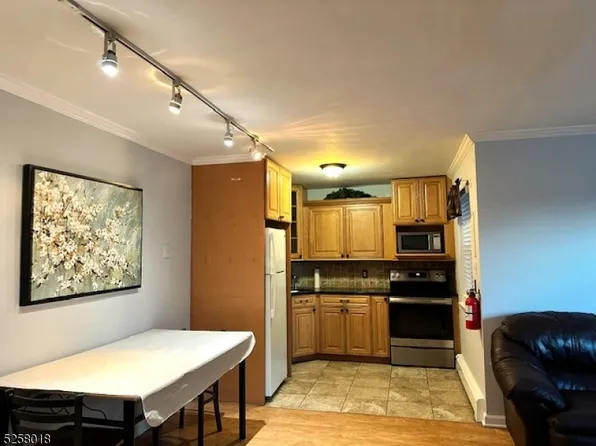 197 N Beverwyck Rd APT 3, Lake Hiawatha, NJ 07034