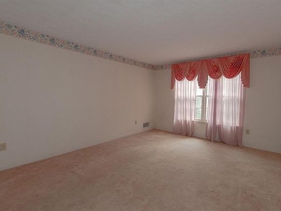 5th image of 4525 Brandon Dr