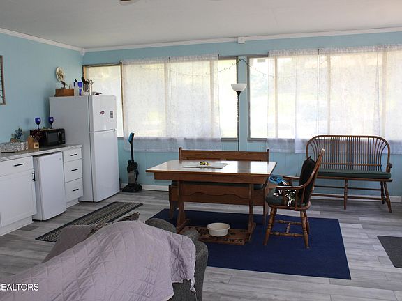 5th image of 2704 Roland Ln