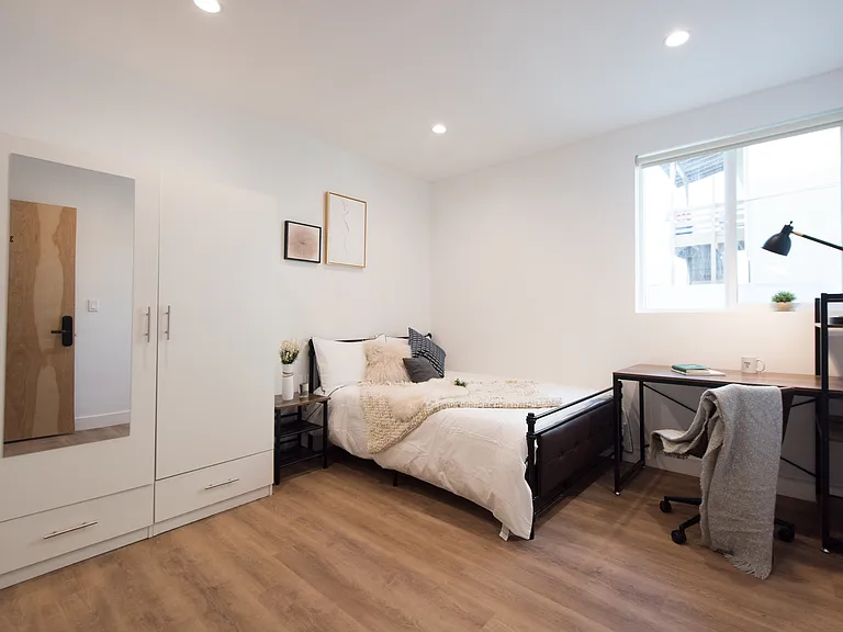1651 W 37th Pl — Photo 8