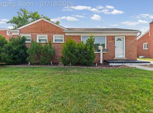 8950 Brentwood St, Livonia, MI 48150