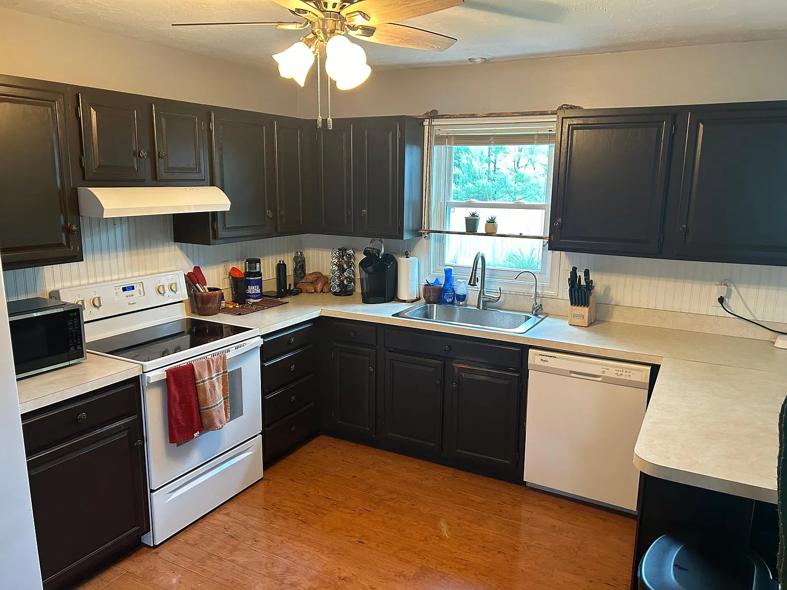 3 bed, 1.5 bath, 1212 sqft, $2,200 — Photo 3