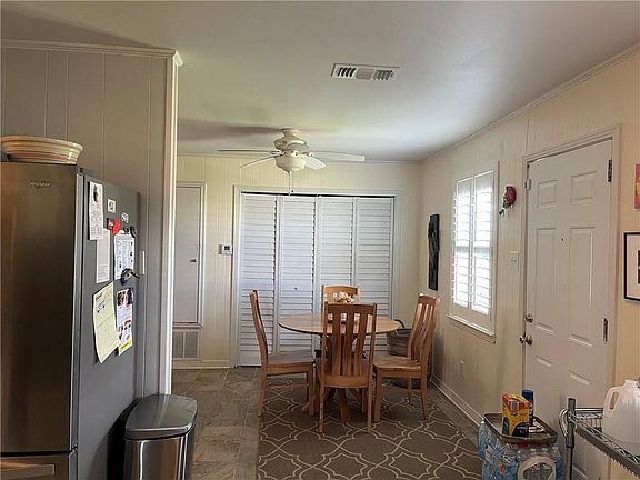 5th image of 1812 Green Oaks Dr