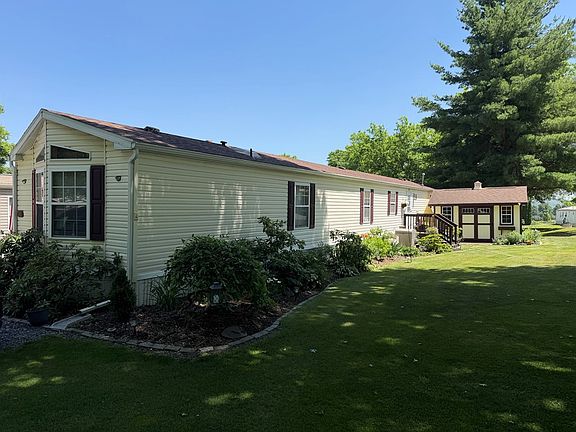3rd image of 16 Pin Oak Ln