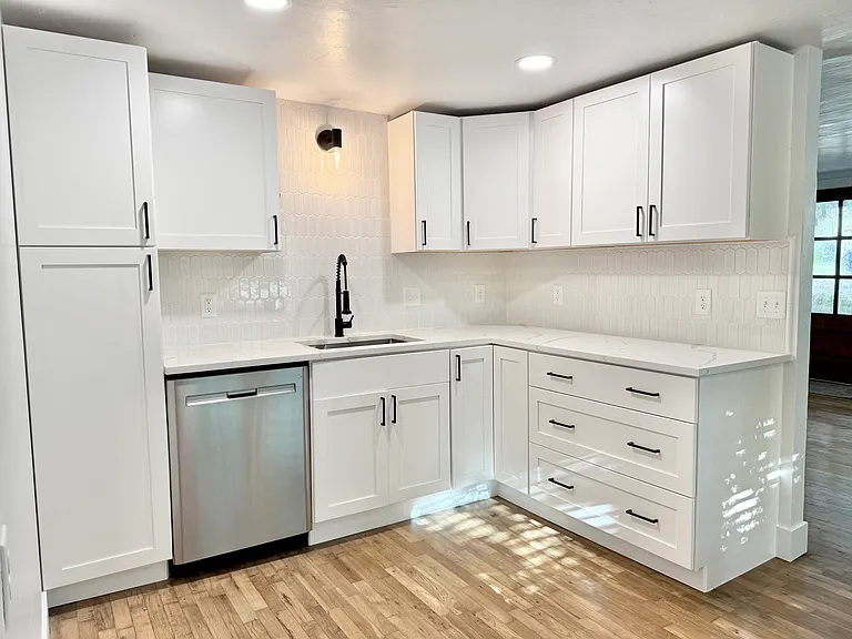 721 E Brooks St — Photo 7