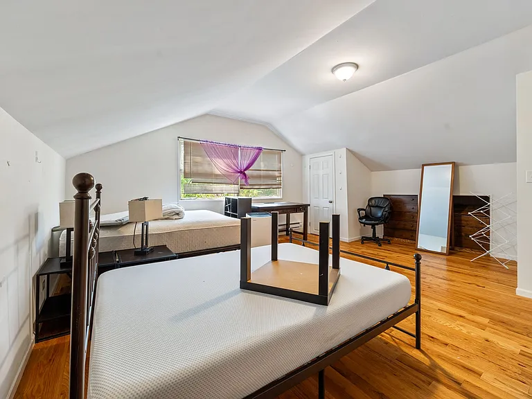627 Library Pl — Photo 24