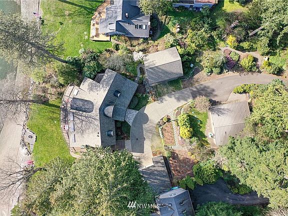 3rd image of 3130 E Bay Dr NW