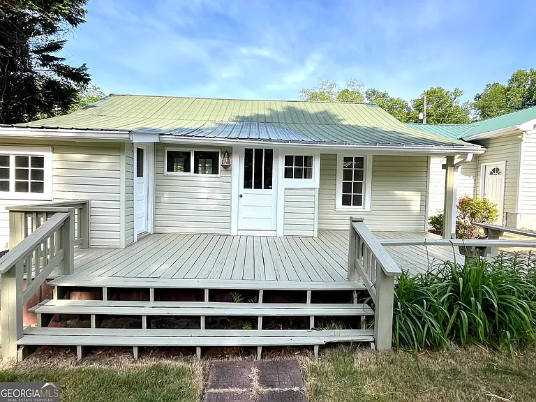 92 Bleckley Dr — Photo 2
