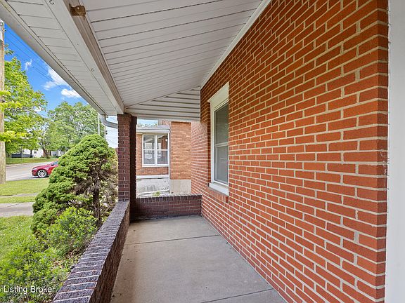 3rd image of 830 Clarks Ln
