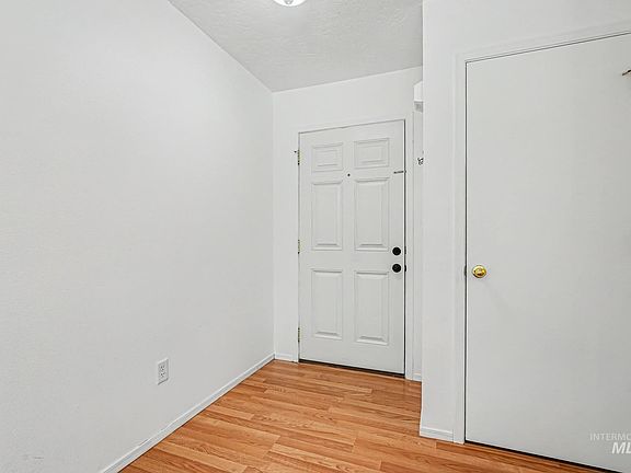 3rd image of 16109 Sunnyfield Ave