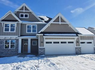 312 Hawkchase Ct NE, Grand Rapids, MI 49525