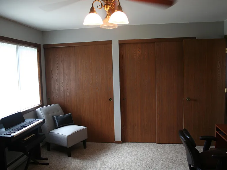 1147 Vogt Dr — Photo 12